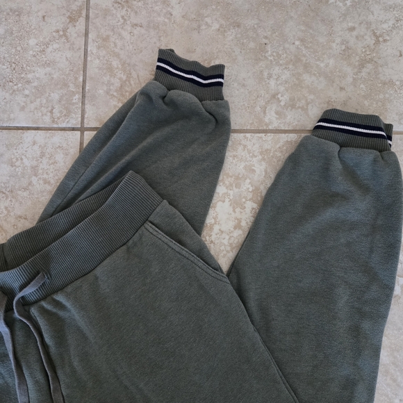 American Eagle Green Joggers - Picture 2 of 5